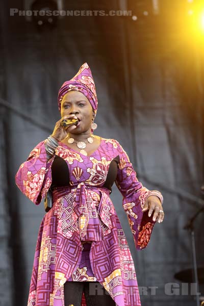 ANGELIQUE KIDJO - 2016-06-25 - PARIS - Hippodrome de Longchamp - Bagatelle - 